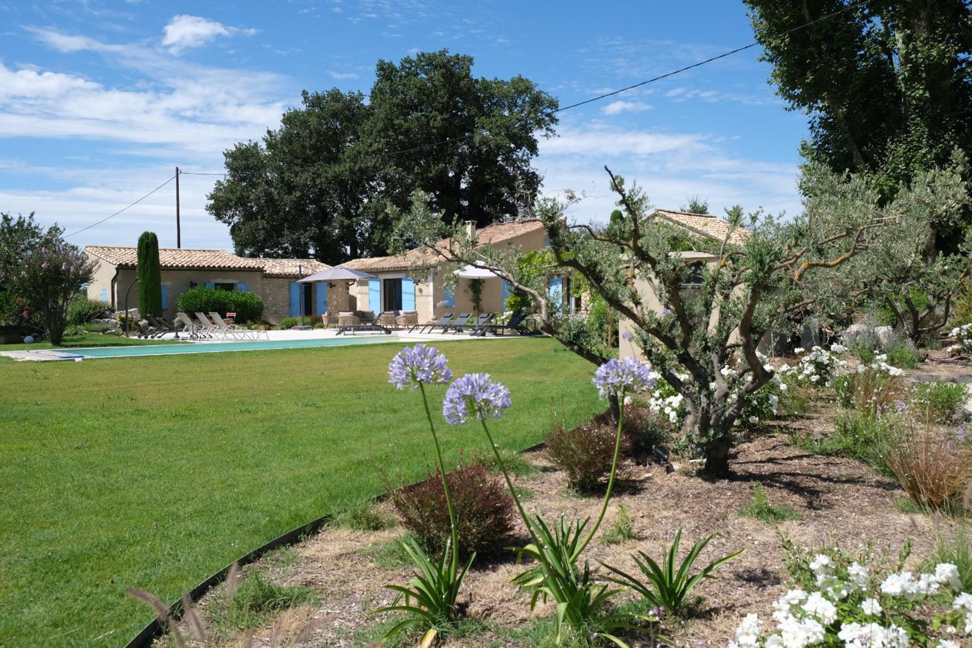 Provencal House With Heated Pool, View Of The Luberon In Robion - Accommodates 12 People. Exterior photo